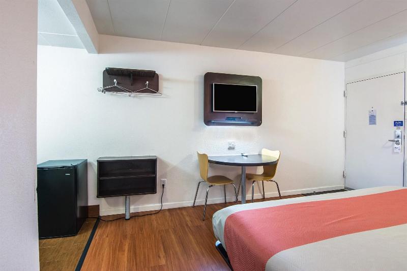 Motel 6 Glassboro, NJ - Rowan University image