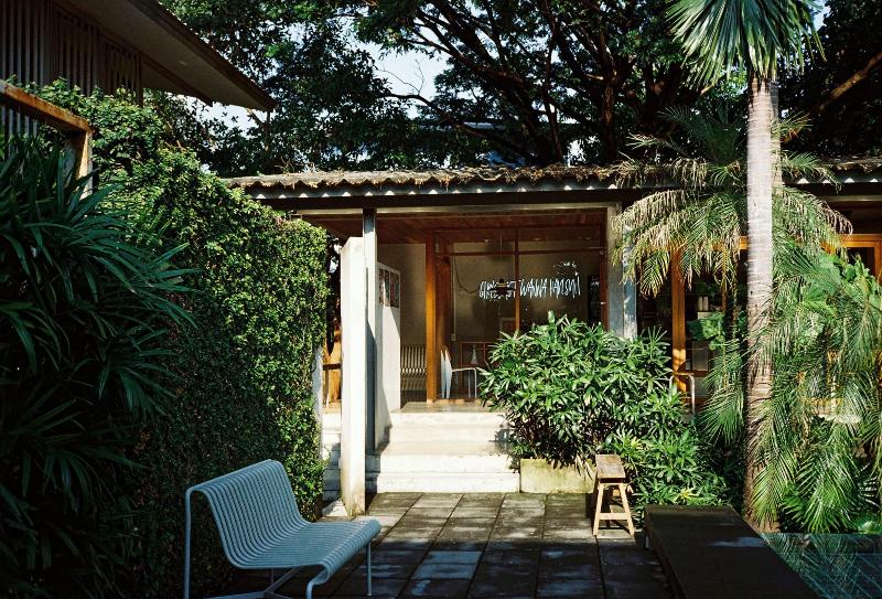 SUNKISS pool.bed.cafe image
