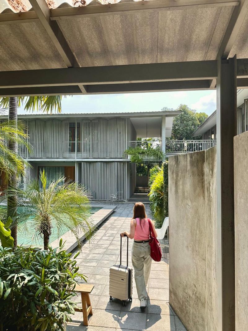 SUNKISS pool.bed.cafe image