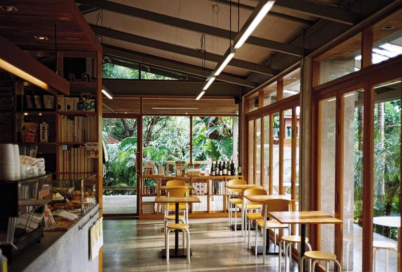 SUNKISS pool.bed.cafe image