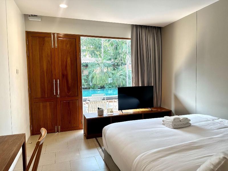 SUNKISS pool.bed.cafe image