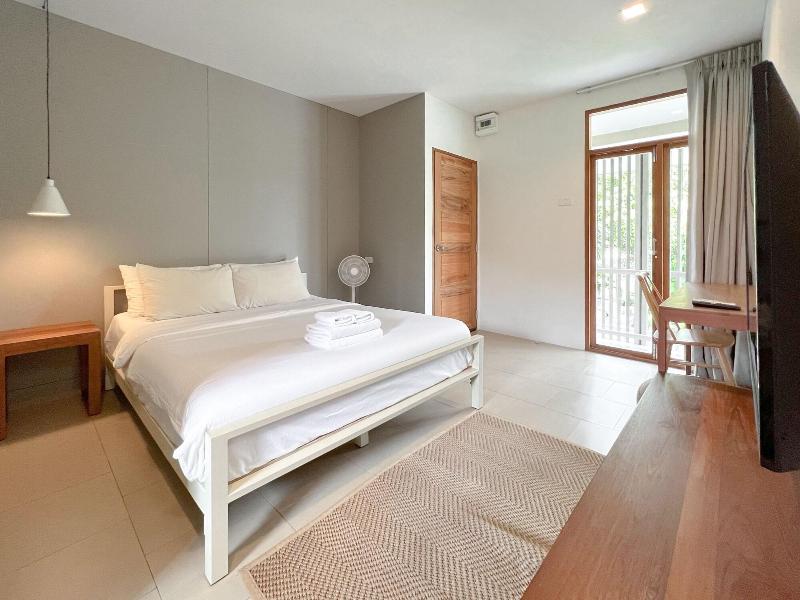 SUNKISS pool.bed.cafe image