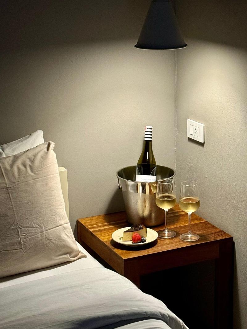 SUNKISS pool.bed.cafe image