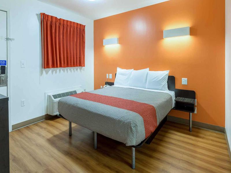 Motel 6 Greenville, SC image