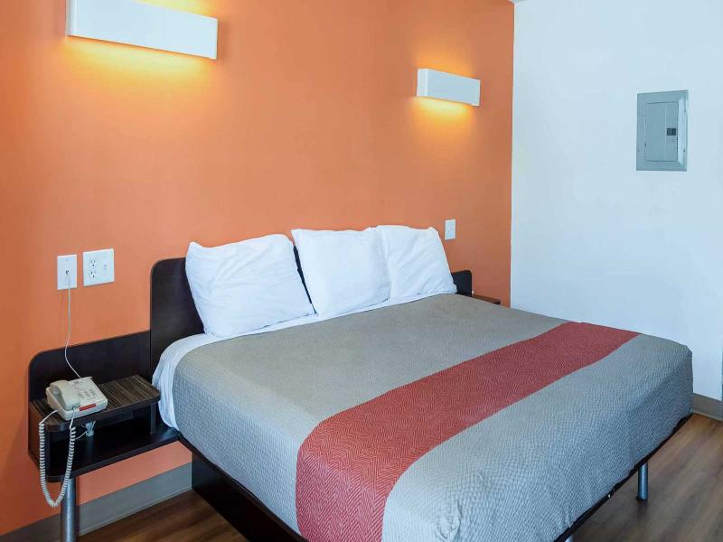 Motel 6 Greenville, SC image