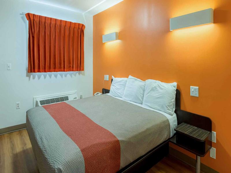 Motel 6 Greenville, SC image