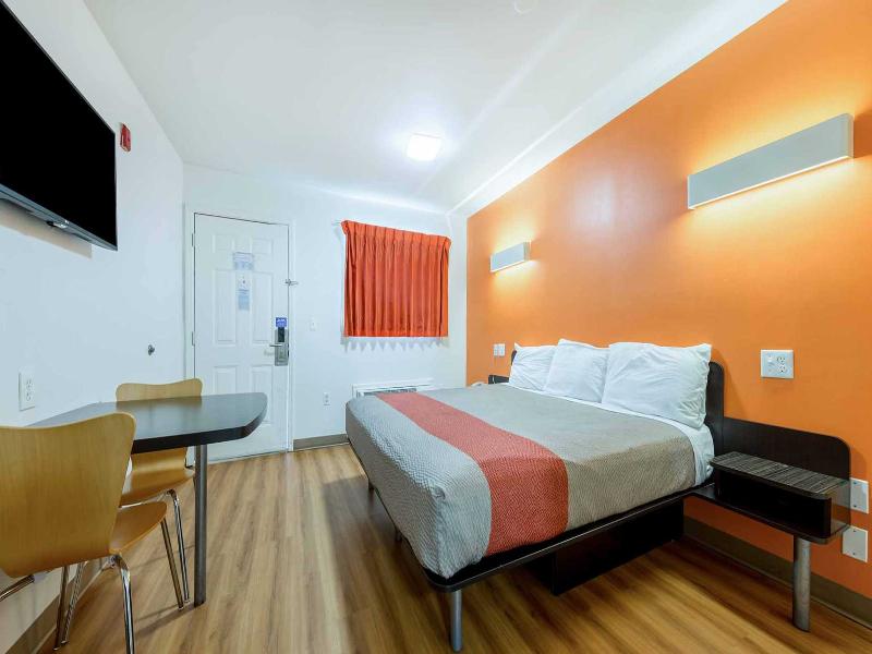 Motel 6 Greenville, SC image