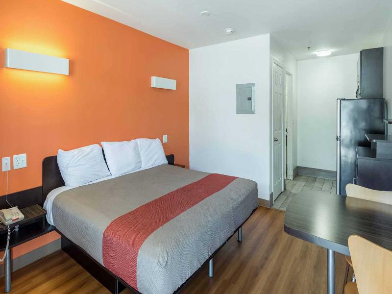 Motel 6 Greenville, SC image
