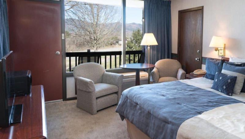 Highland Manor Inn image