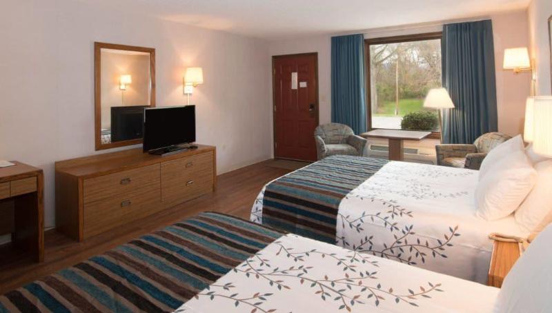 Highland Manor Inn image