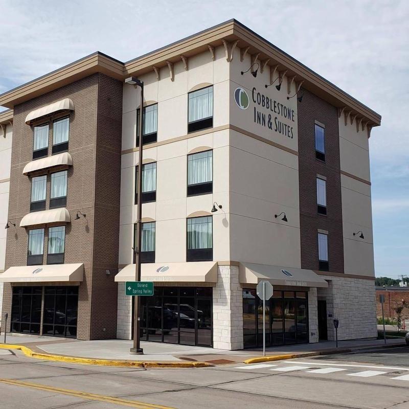 Cobblestone Inn & Suites at UW Stout Downtown Meno image