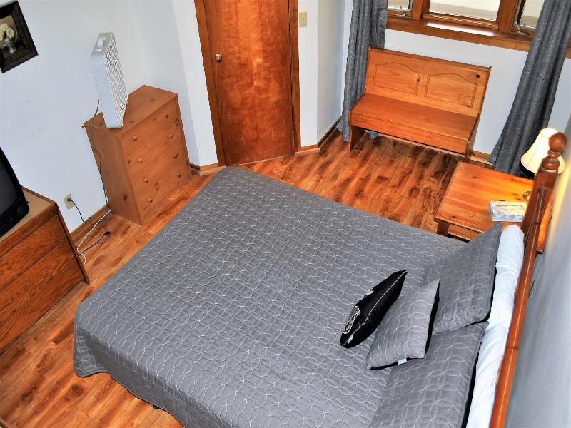 Fox Pine Lodge 3 Bed 3 Bath image