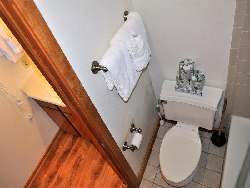 Fox Pine Lodge 3 Bed 3 Bath image