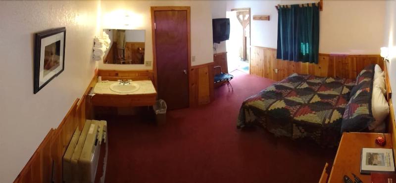 Alpine Motel image