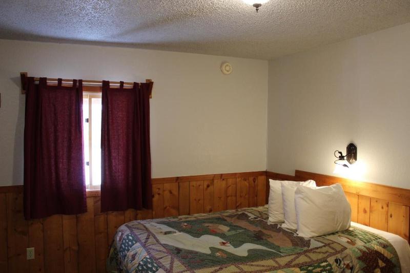 Alpine Motel image