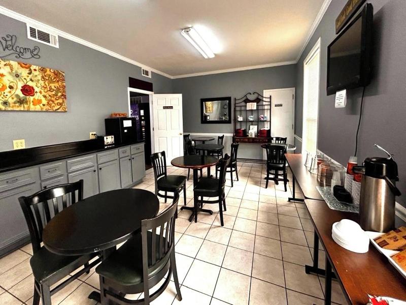 Plantation Oaks Suites & Inn