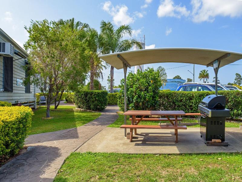 Tin Can Bay's Sleepy Lagoon Motel