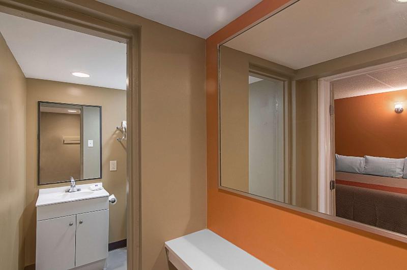 Motel 6 Sherman, TX image