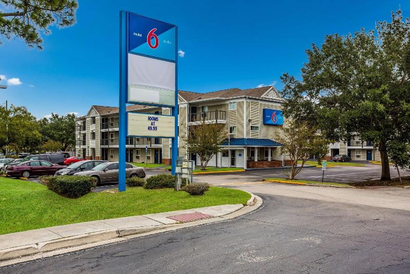 Motel 6 Jacksonville, FL - South image