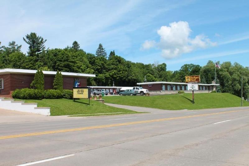Budget Host Crestview Inn image