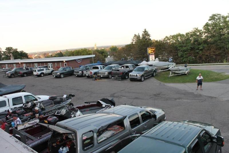 Budget Host Crestview Inn image