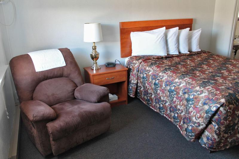 Budget Host Crestview Inn image 7