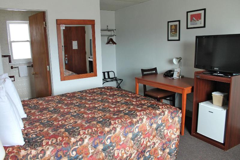 Budget Host Crestview Inn image