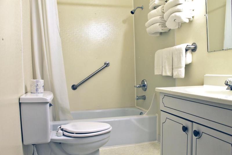 Budget Host Crestview Inn image