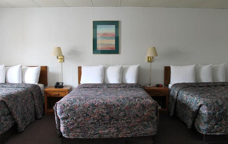 Budget Host Crestview Inn image
