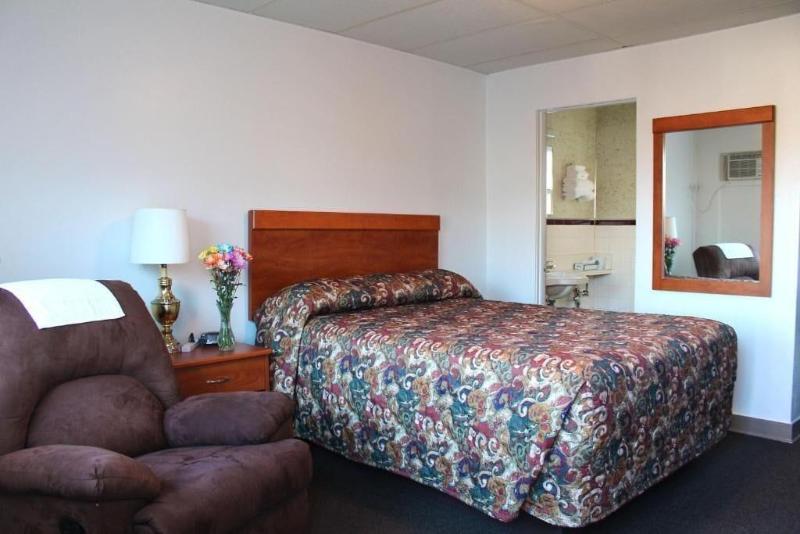 Budget Host Crestview Inn image 8