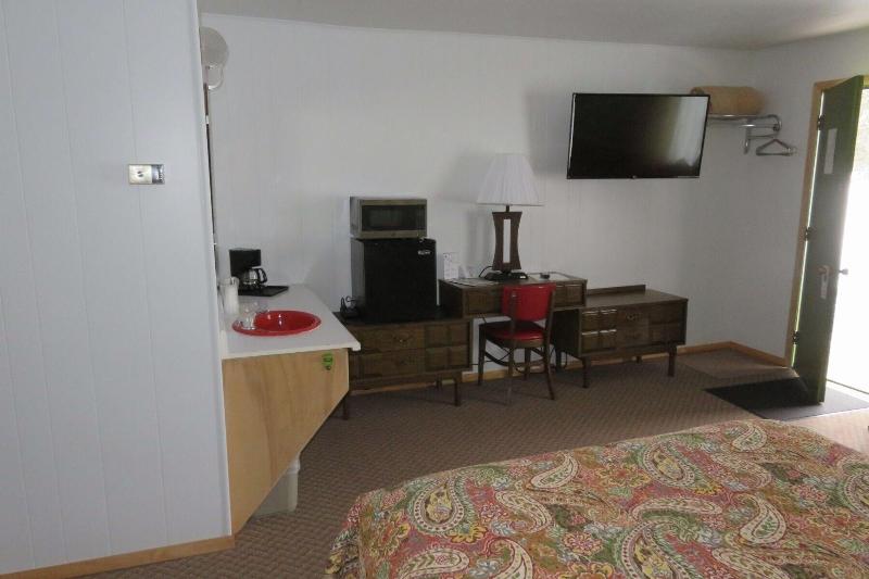 Cedars Motel image