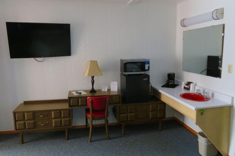 Cedars Motel image