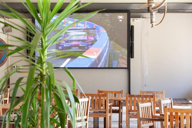 Bateau Bay Hotel image