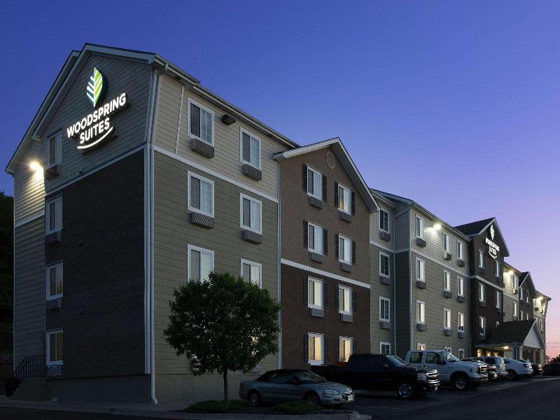 Woodspring Suites Kansas City Mission image