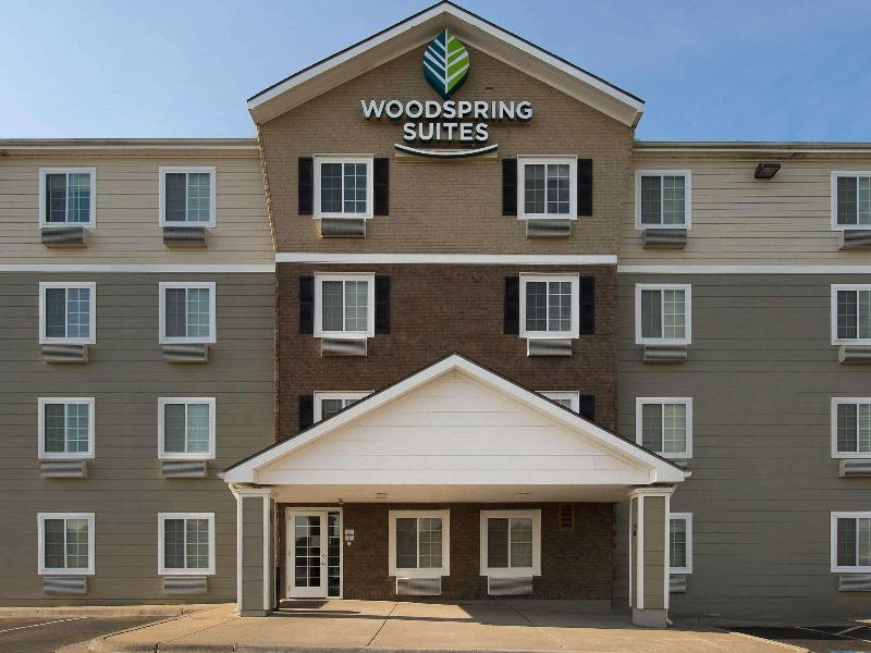 Woodspring Suites Kansas City Mission image