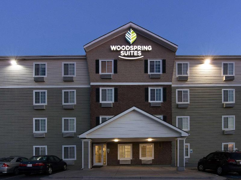 Woodspring Suites Kansas City Mission image