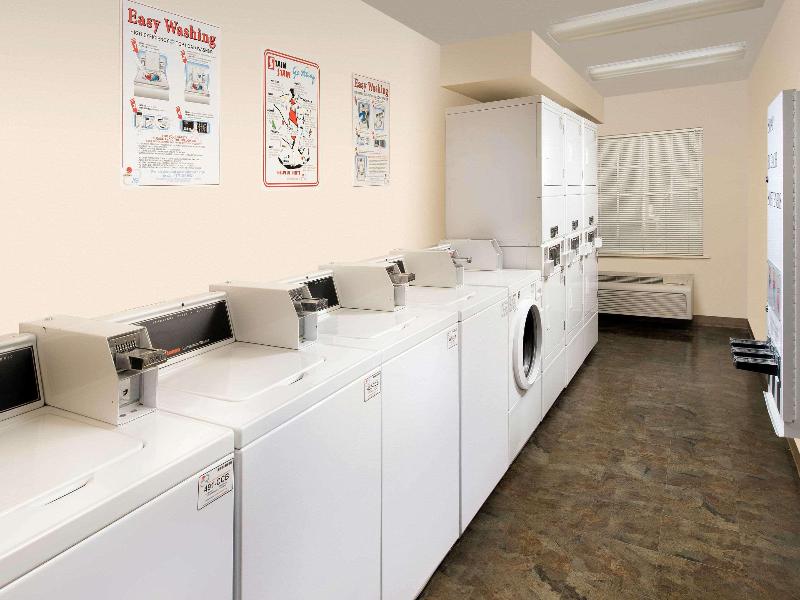 Woodspring Suites Kansas City Mission image