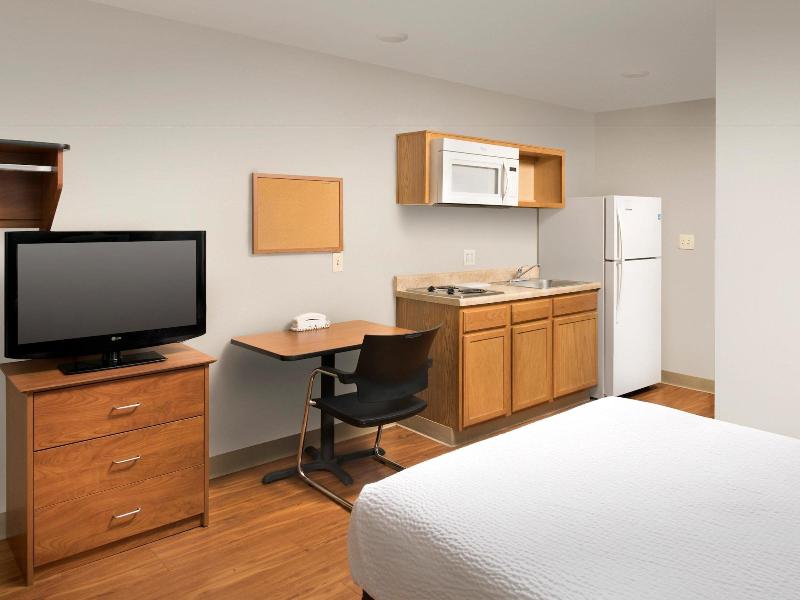 Woodspring Suites Kansas City Mission image