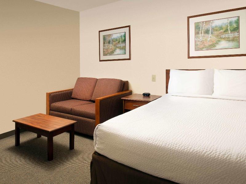 Woodspring Suites Kansas City Mission image