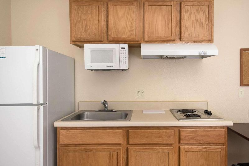 Woodspring Suites Kansas City Mission image