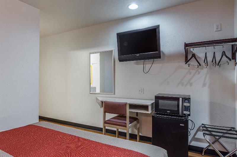 Motel 6 Mcalester, OK image