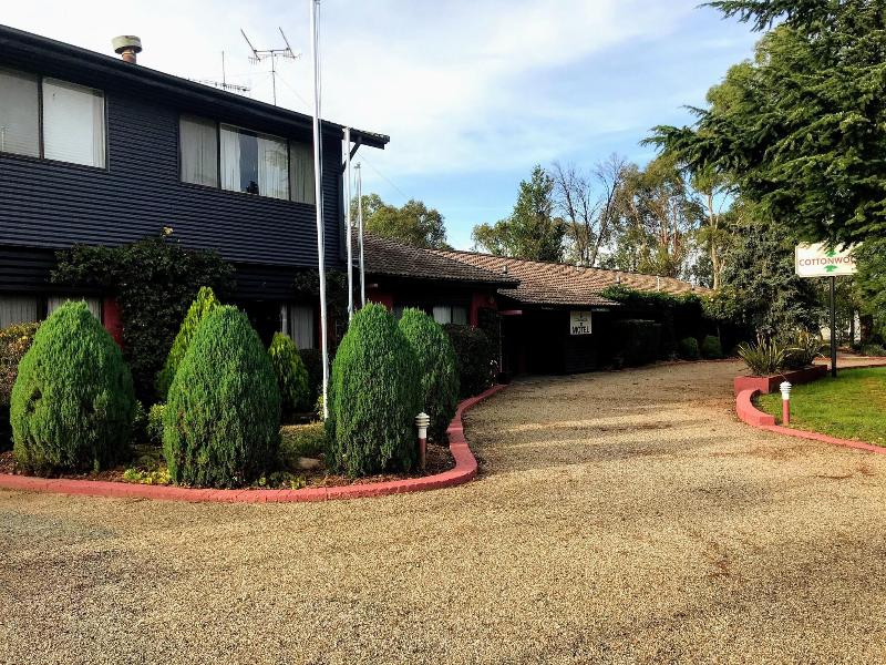 Cottonwood Lodge image