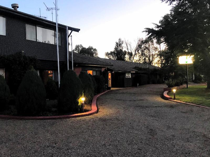 Cottonwood Lodge image