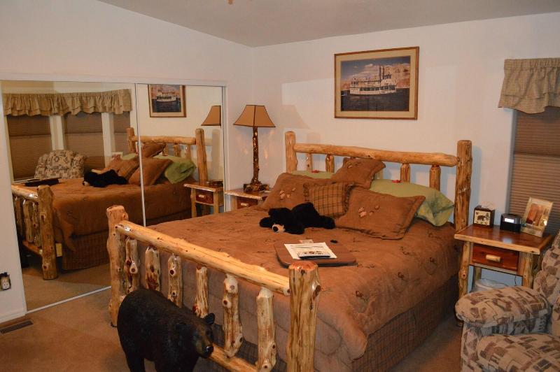 The Bear's Den B&B image