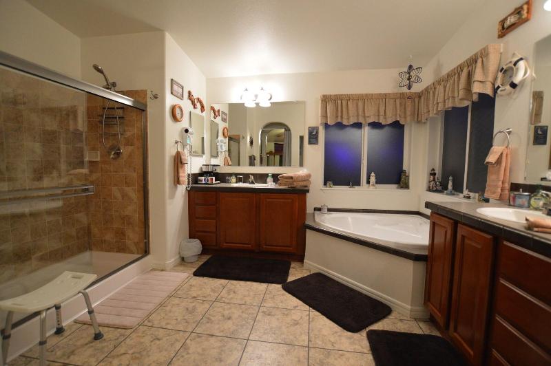 The Bear's Den B&B image