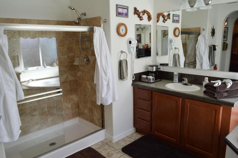 The Bear's Den B&B image