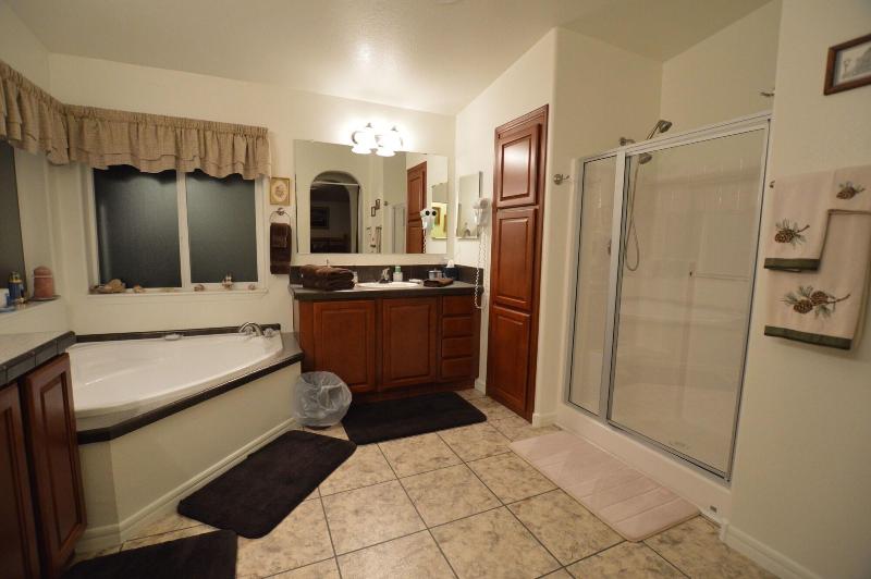 The Bear's Den B&B image