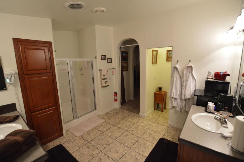 The Bear's Den B&B image