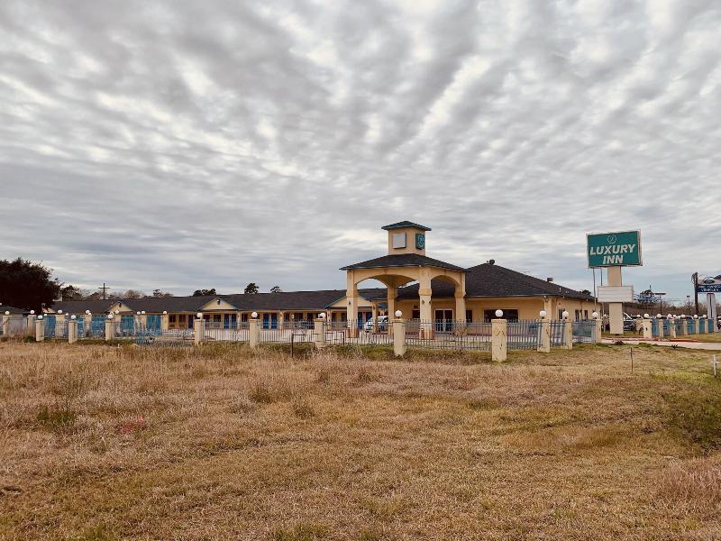 Luxury Inn & Suites Liberty image