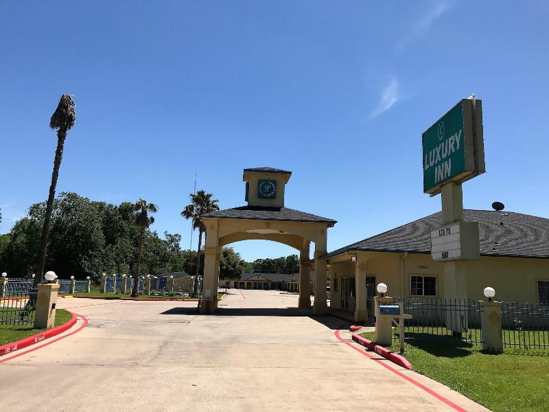 Luxury Inn & Suites Liberty image